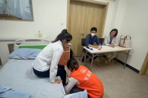 北漂家政女工的自我救贖之路:寫作、畫畫,56歲要為自己活一回|從她說起